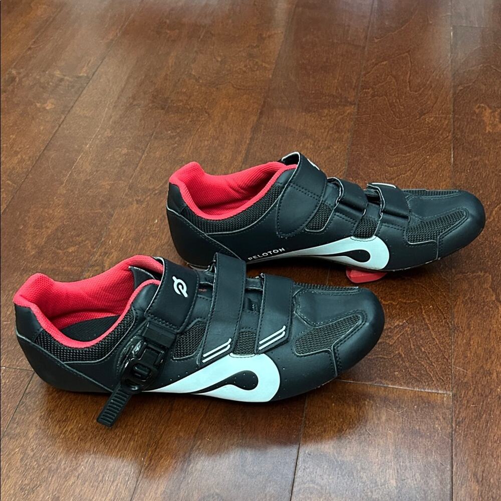 Peloton Men’s Black and Red Cycling Sneakers with Secure Straps, Size 11 (45)